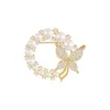 Autre conception bijoux de mode exquis cuivre incrusté Zircon papillon imitation perle broche élégante femme anti-éblouissement broche