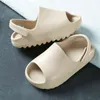 Sandali per bambini Baby Toddler Adulti Slip-on Fashion Ragazzi Ragazze Foam Beach Summer Slides Bone Resinchildren Scarpe da acqua leggere G220418