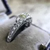 結婚指輪Huitan Luxury Princess Cut Cubic Zirconia Women Ring Aesthetic Accessories Party Jewelry Statem