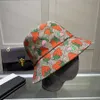 Moda Beyzbol Kapakları Çilek Kovası Şapka Tasarımcısı Klasik Şapkalar Mektup Erkek Kadın için Ekose Tasarım 2 Tarz En Kalite9447269