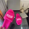 Projektant Slipper Fur Slajs luksusowe sandały Włochy Sandały Sandały Kobiety Flip Flip Woolen Kaptaki Casualne buty Buty Buts by Shoebrand W50 01