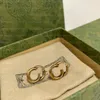 Eleganckie podwójne litery uroku kolczyki z pudełkiem wytłoczony znaczek szpilki kolczyk zwisający dla kobiet rocznica przyjęcia