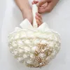 Flores decorativas grinaldas de buquês de noiva feitos à mão Decoração de seda caseira de marfim com acessórios de pérolas decordecorativas