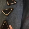 Top kwaliteit 4 kleuren Metalen Driehoek Brief Broche Pins Broches Sieraden voor mannen Vrouw Mode Party Accessoires gift Designer sieraden