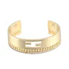 Conception de bracelet surface posensible sens du métal couture chaîne ouverture de forage flash Bracelet en forme de CBangle Inte22