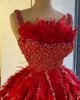 Robes de fête magnifiques plumes rouges cour courte avec bretelles mini-longueur robes de bal femme concours de concours cristaux cristaux