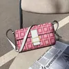 여자 고급 디자이너 어깨 어깨 안개 가방 레이디 크로스 바디 지퍼 클러치 핸드백 여성을위한 작은 정사각형 가방 지갑 편지 print291m