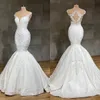 Eleganta bröllopsklänningar för brud 2022 Beading Mermaid Bridal Gowns Satin Lace Applique Knappar Tillbaka Stilig Vestido de Novia