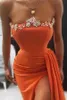 Orange Haute Split Robes De Soirée Sexy Sans Bretelles Cristaux Perlés Sexy Dos Nu Long Satin Femmes Occasion Fête Robes De Célébrités Robe De Bal