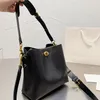 Luxurys Designers Yüksek kaliteli basit doku tek omuzlu çanta kadın kova çantası 2022 yeni modaya uygun cowhide çantası banliyö çantaları tohumlar
