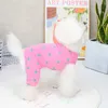 Dog Apparel Spring e Summer Puppy Love Four Legs Roupas de casa Couros pequenos Roupas de animais de estimação Teddy