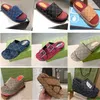 Fundo grosso Chinelos de praia moda verão homens Chinelos de desenhos animados Plataforma ao ar livre Alfabeto Senhora Sandálias Couro Salto alto designer sapatos femininos Tamanho grande 35-42-43-44