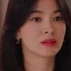 Song Hye Kyo с теми же золотым шариком C-образными серьгами-шпильками модные металлические толстые маленькие нишевые нишевые дизайнерские ювелирные украшения