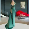 Sexy Mermaid Illusion Prom Dresses Lussuoso abito da sera formale con paillettes in piume di raso con scollo all'americana su misura