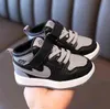 Kaliteli Marka Çocuk Ayakkabıları İlk Yürüteçler Rahat Çocuk Sneakers Tasarımcı Küçük Erkek Kız Bebek Kırmızı + Beyaz + Gri Nefes Bebek Eur