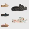 Plateausandalen, Designer-Hausschuhe, Denim-Hausschuhe, klassische Damen-Sandalen, bestickte Buchstaben-Sandale, dicke Unterseite, Keilschuhe, Gummi-Flip-Flops, Größe 35–45