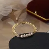 Chaîne à maillons élégant feuilles de laurier Bracelet de perles d'or pour les femmes Design de luxe sens polyvalent charme feuille Bracelets bijoux de fête N069Link La