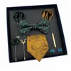 Bow Ties Vintage Green Heren Tie Set Luxe nek voor bruiloft Gift Bowtie Dakkerchief Cufflinks Clip Broche Boche Male Ntranksboog Enek22