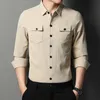 メンズドレスシャツメンズスプリングとオート6カラーMN長袖シャツ2022Sデザイナースタイル胸2ポケットファッションシャツ人のVere22