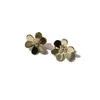 Bolde Luxus Gold Plated Stud Ohrringe Exquisite glänzende Klee Blumenherz mit Diamantohrringen Frauen Mode -Ohrclip