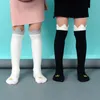 ウォーモムの女の赤ちゃんの女の子の綿のクラウンプリントニーハイソックス子供子供ファッションソフトロングソックス春秋の靴