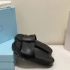 Pantofole con plateau con logo a triangolo in gommapiuma per donna Scarpe estive classiche da spiaggia Sandali retrò Famosi designer donna ciabatte Infradito 35-45