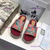 Hommes Designers Diapositives Femmes Pantoufles Mode Luxurys Floral Slipper Cuir Caoutchouc Appartements Sandales Summer Beach Chaussures Mocassins