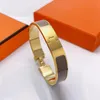 Nuovo design braccialetto femminile smalto intamello inossidabile inossidabile inossidabile gioielli maschili di fidanzamento matrimoniale Dimensione 17 19 Gold Bu278V