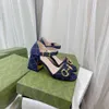 Hochwertige Frauen mit echtem Leder dicker Absatz Sandalen Mode einseitige Band gestickt High Heels 7,5 cm Luxus Designer Schuhe Party Geschenkbox Größe 35-42