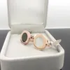 Europa Amerika Stil Ring Män Dam Kvinnor Rostfritt stål 18k Rose Guldpläterad Graverad B Bokstavsinställning Mother of Pearl Agat Lovers Rings