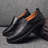 Äkta läder män skor lyx varumärke avslappnad slip på formella loafers män mockasins italienska svarta manliga körskor jkpudun 220815