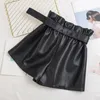 Kvinnor faux läder shorts vintage hög midja kvinnliga shorts allmatch fast färg lösa avslappnade shorts 220611