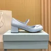 Designer Sandaler Soft Leather Non Slip Fashionabla Bekväma High Women Shoes är lämpliga för utomhusbröllopsbankett