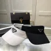 Viseras de diseñador Gorras sólidas Sombrero de moda Gorra con letras de ocio Novedad Blanco y negro Diseño de 2 colores para hombre Mujer Calidad superior