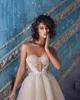 Pizzo romantico Lunghezza tè Abiti da sposa Estate Sparkling Sweetheart Tulle Perline Papillon Beach Garden Abito da sposa Abiti da sposa incinta BC10190