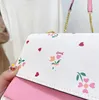 Mode rose-blanc jeune fille sac à bandoulière douce fleur impression chaîne sac concepteur femmes atmosphère avancée en cuir sacs de messager