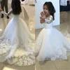 Flickans klänningar Fashion White Flower Girl Lace Applique Långärm för bröllop O-Neck Holy Communion Pageant Gown