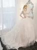 Vintage ivoor uit schouderland trouwjurk champagne voering charmant een lijn plus size bruidsjurken hof trein kant lange tule robe de mariage vestidos