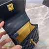 Mini borse per telefono con patta Ciondolo hardware in pelle tinta unita di alta qualità Borsa a tracolla classica trapuntata con catena in oro con diamanti Borsa a tracolla di design di lusso da donna