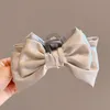 Satin Bow Hair Claws klämmor Kvinnor Girls Korean Elegant hårklipp Fast färg Stora hårnål Barrettes Styling Tool Hair Accessories