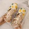 Fibbia per cintura alla moda Bambini Ragazze Baotou Sandali Tacco basso Principessa Scarpe romane Primavera Estate Rivetto con diamanti brillanti Scarpe in pelle per bambini