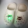 MOQ 10pcs Bad Bunny Evil Eyes светится светодиодное освещение Croc Jibz, мигающие обувные очарование украшений украшения Sparkle Cool Accessories для обуви подходят для женщин сандалии.