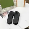 2022 Дизайнерские роскошные резиновые тапочки женщины Сандалии пляж Слайды модные V-образные шлепанцы сандалия на открытые туфли двойной G186