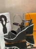 Sandálias de muffin de sola grossa de couro feminino 2022 novo verão salto alto sandálias romanas de salto de cunha