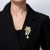 Womens Brooch Flowers Fashion Corsage Pearl Brooches for Women 3A Zircon Lady Pins Vintage Elegant Dress Camellia Pins Top Quanlitly Button Pin Scarf Buckle