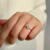Anel de cristal irregular de pedra natural feminino simples namoradas generosas que acompanham anel de pedra preciosa