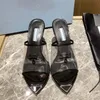 디자이너 여성 샌들 삼각형 로고 인쇄 플렉시 유리 힐 럭셔리 밀라노 슬라이드 Chunky High Heel 7.5cm 실버 메탈릭 가죽