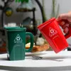 Ceramic Square Trash Can Mug Creative 4 Colors återvinningsbar hinkvattenkopp med spade Shape Spoon Home Office Dricksvattenverktyg LT0168