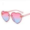 도매 브랜드 하트 키즈 선글라스 2022 새로운 어린이 귀여운 핑크 만화 꿀벌 태양 안경 여자 소년 아기 그라데이션 안경