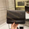 Fantastisk klassisk mode axelväskor guld silver kedja lyxig designer väska vit svart flicka kvinnor damer kvinnliga läder handväskor crossbody clutch totes flap